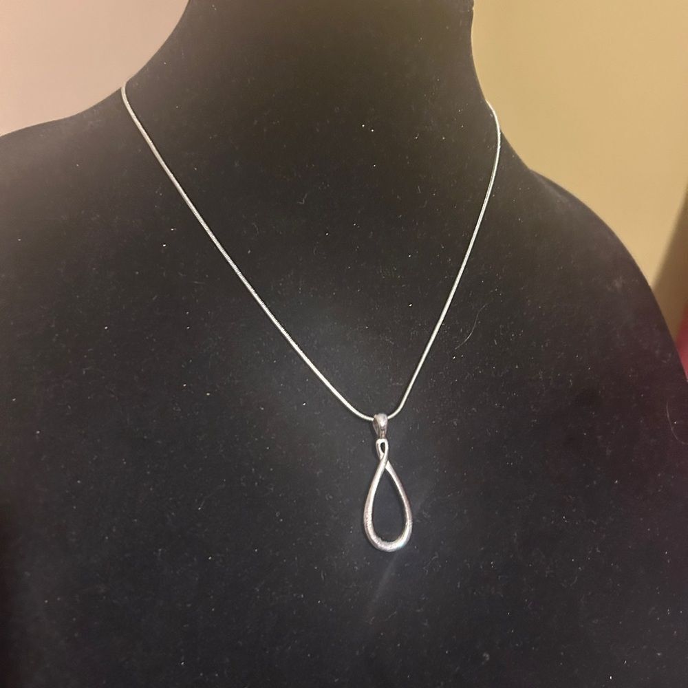Lia Sophia Silver Tone Infinity Teardrop Pendant Necklace 20" Retired